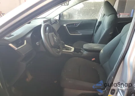 2019 Toyota Rav4 Le z USA, uszkodzony, nr VIN JTMG1RFV2KJ021318